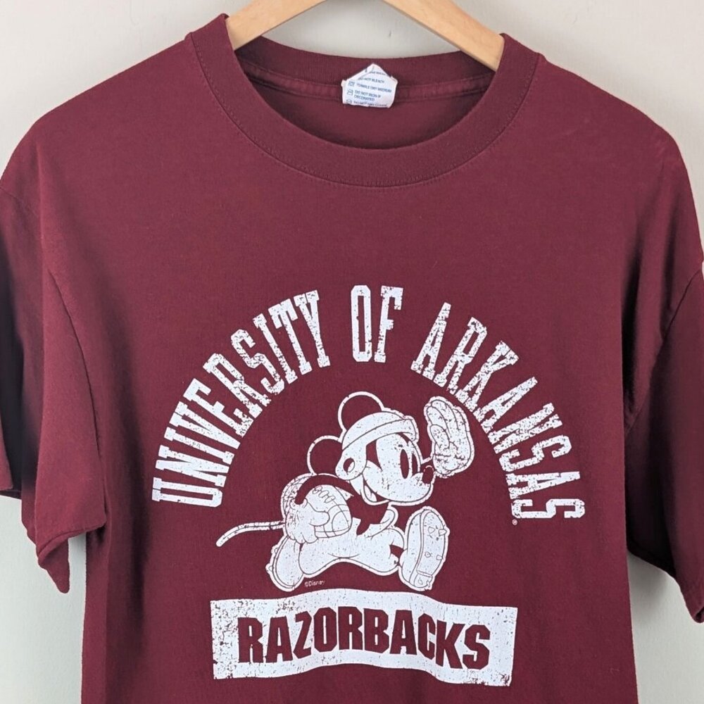University of Arkansas Razorbacks Mickey T-Shirt Soffe Medium Maroon Disney NCAA